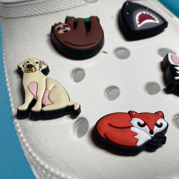 Jibbitz Shoe Charms Crocs Animal Lovers 5 pack Sloth Shark Red Fox Dog Cat BNIB - Picture 2 of 5